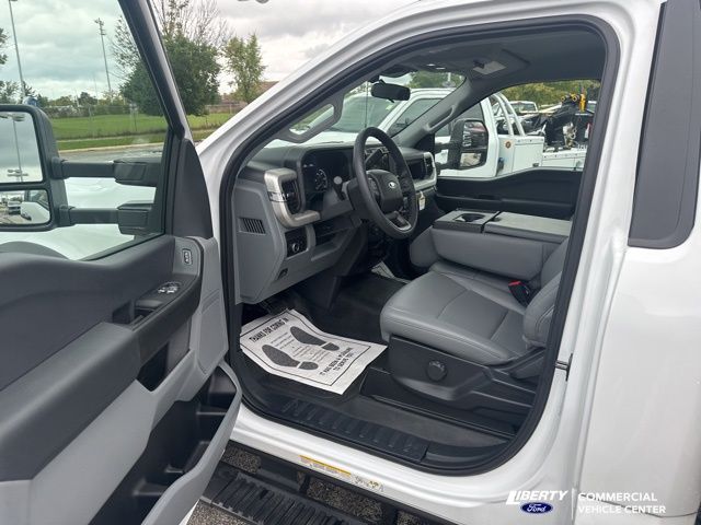 2023 Ford F-550 Super Duty Chassis Cab XL - Photo 30