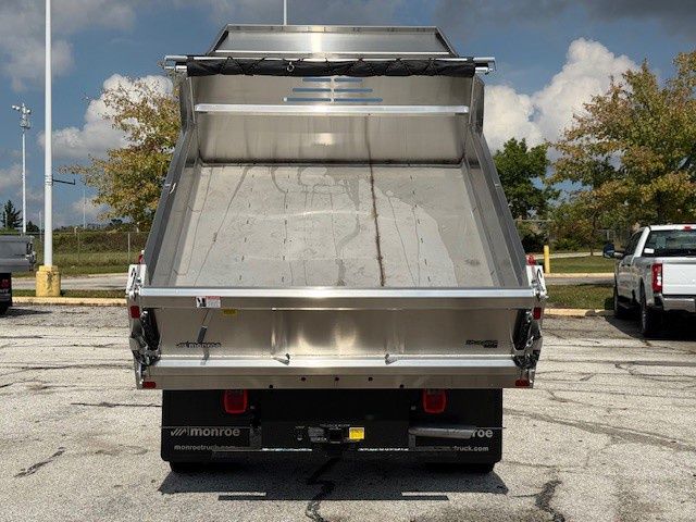 2025 Ford F-600 Super Duty Chassis Cab XL - Photo 34
