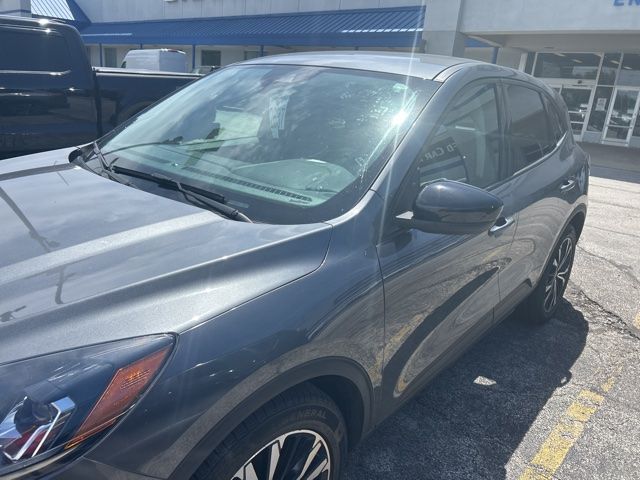 Used 2021 Ford Escape SE with VIN 1FMCU0G6XMUB27070 for sale in Maple Heights, OH