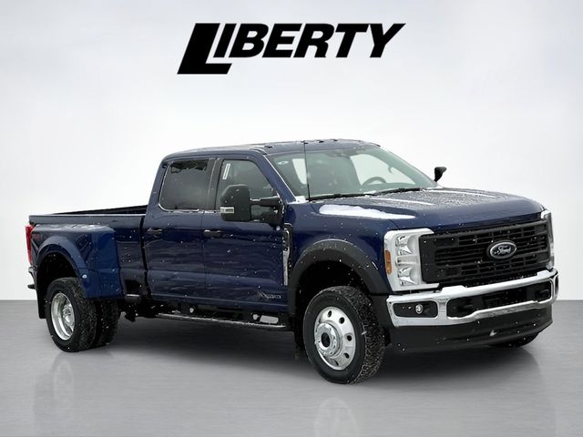 2026 Ford F-450 Super Duty XL's photo
