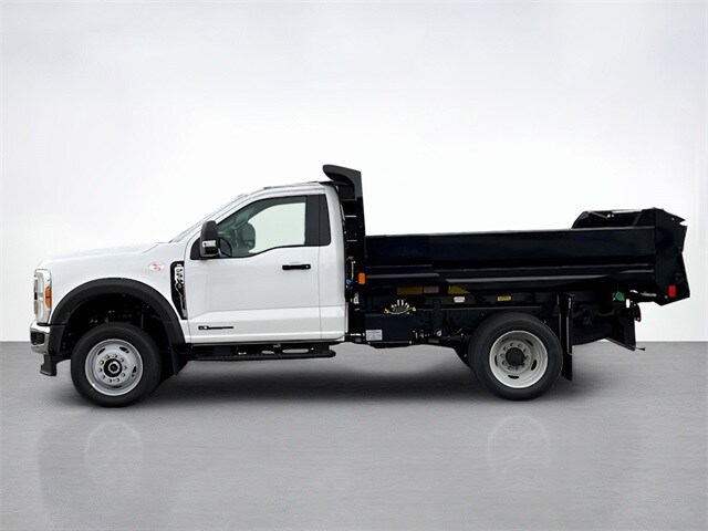 2025 Ford F-550 photo 2