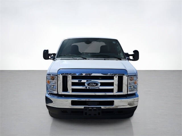 2025 Ford E-350 photo 2