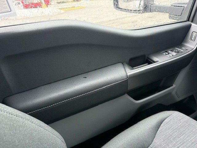 2026 Ford F-600 Super Duty Chassis Cab XLT - Photo 29