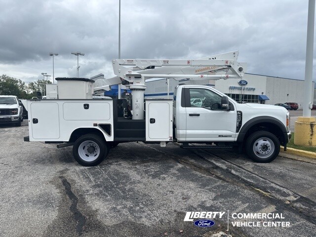 2023 Ford F-550 photo 4