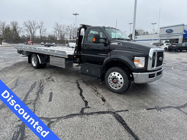 2024 Ford F-650 photo 2