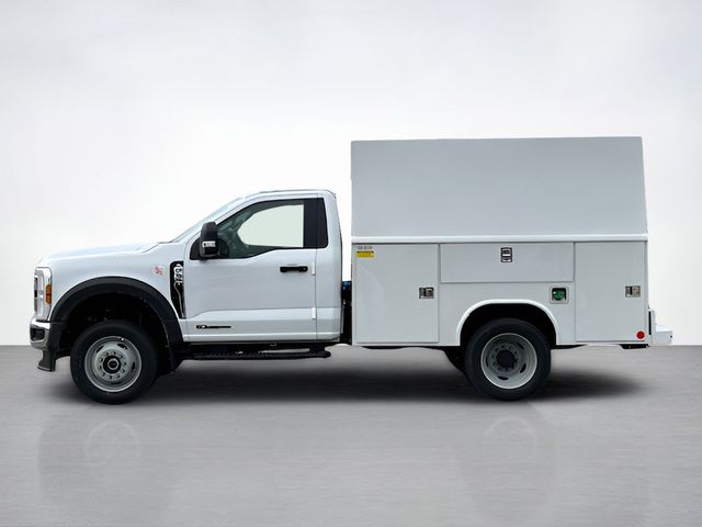 2025 Ford F-550 photo 2