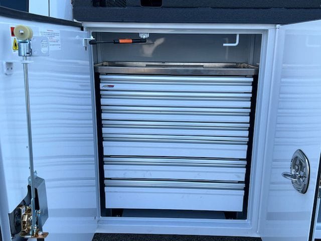 2025 Ford F-550 Super Duty Chassis Cab XL - Photo 33