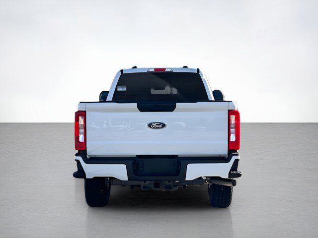 2026 Ford F-350 photo 4