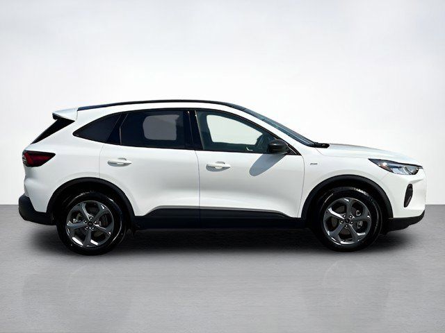2025 Ford Escape ST-Line photo 2