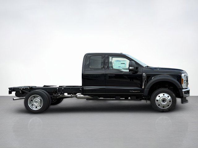 2026 Ford F-550 photo 2