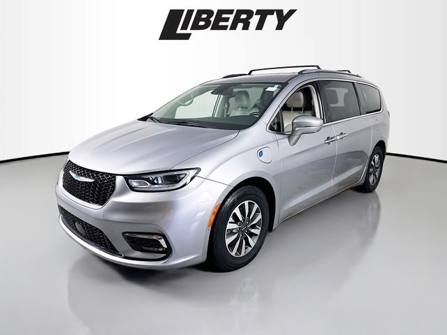2021 Chrysler Pacifica Hybrid Touring L photo 3