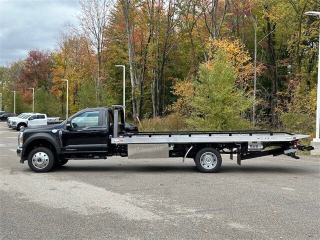 2024 Ford F-550 photo 2