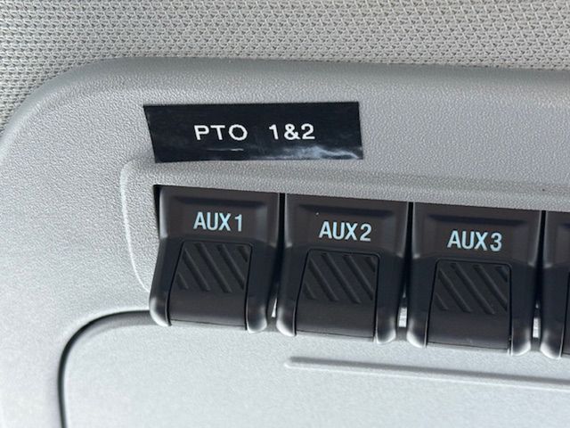 2025 Ford F-550 Super Duty Chassis Cab XL - Photo 27