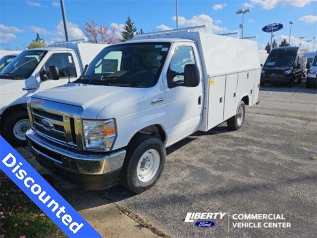 2025 Ford E-350 Base photo 3