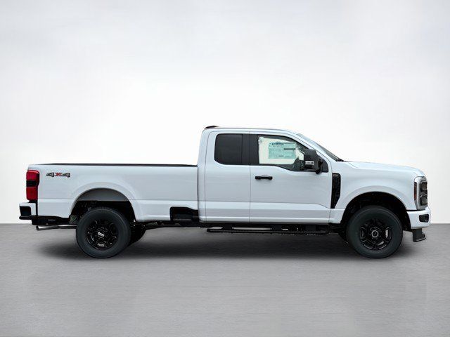 2025 Ford F-350 photo 2