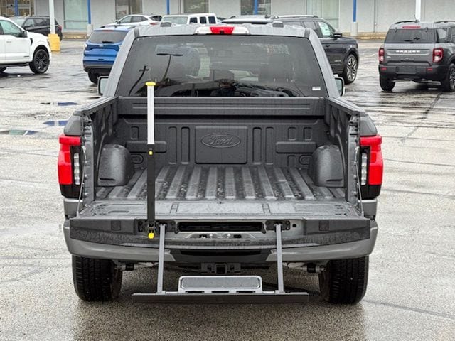 2025 Ford F-150 Lightning Flash - Photo 41