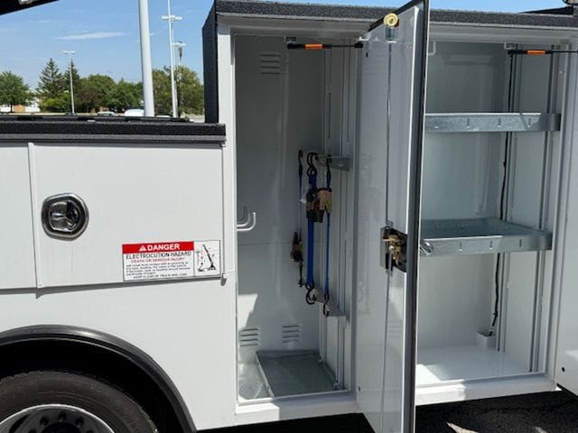 2025 Ford F-550 Super Duty Chassis Cab XL - Photo 38