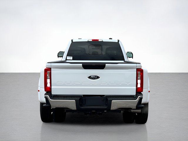 2026 Ford F-450 photo 4