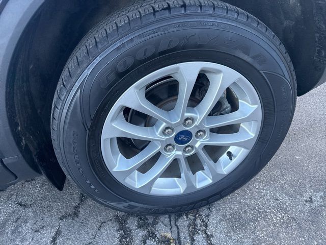 Used 2021 Ford Escape SE with VIN 1FMCU9BZXMUA58192 for sale in Maple Heights, OH