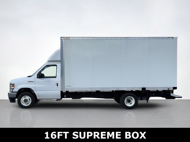 2025 Ford E-450 Chassis Cab photo 2