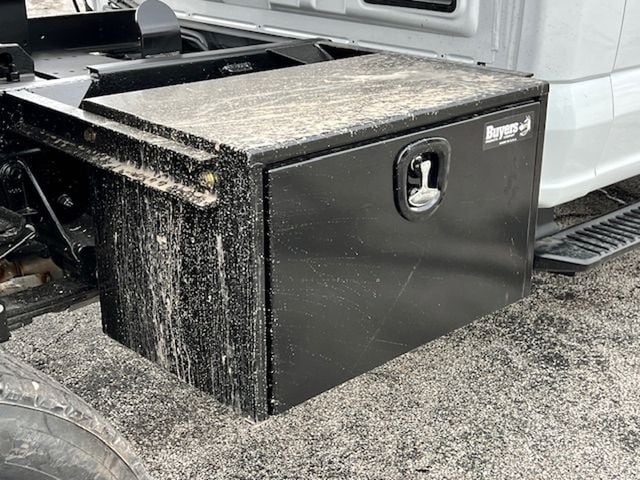 2025 Ford F-550 Super Duty Chassis Cab XL - Photo 33
