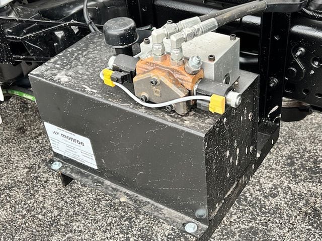 2025 Ford F-550 Super Duty Chassis Cab XL - Photo 31