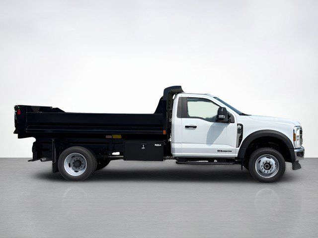 2025 Ford F-550 photo 2
