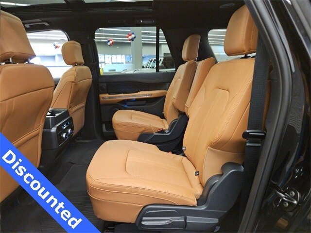 2024 Ford Expedition MAX Platinum photo 4