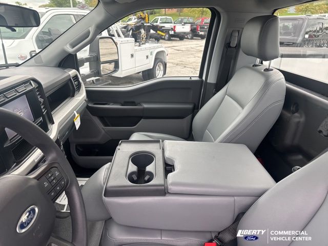 2023 Ford F-550 Super Duty Chassis Cab XL - Photo 31