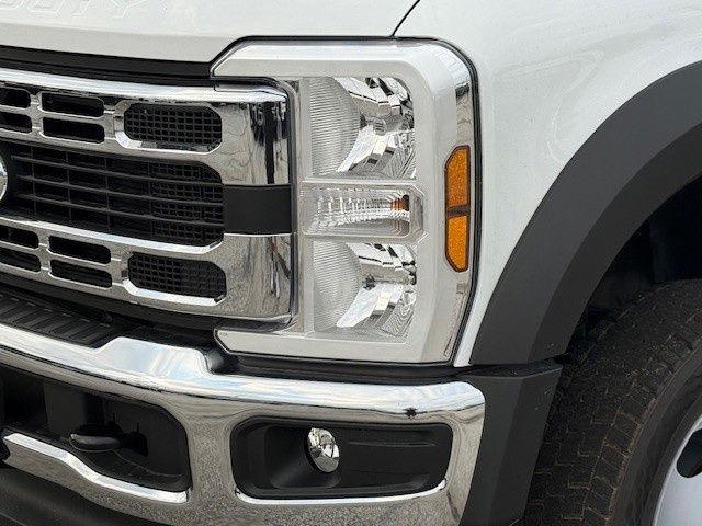 2025 Ford F-550 Super Duty Chassis Cab XL - Photo 10