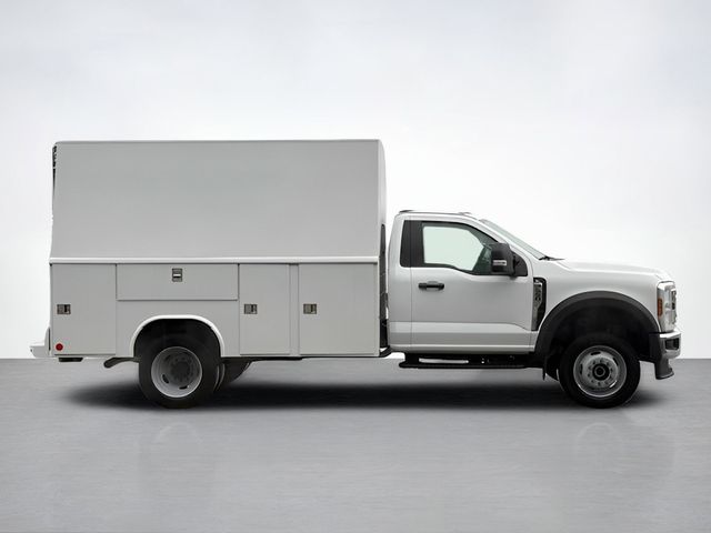2025 Ford F-550 photo 2