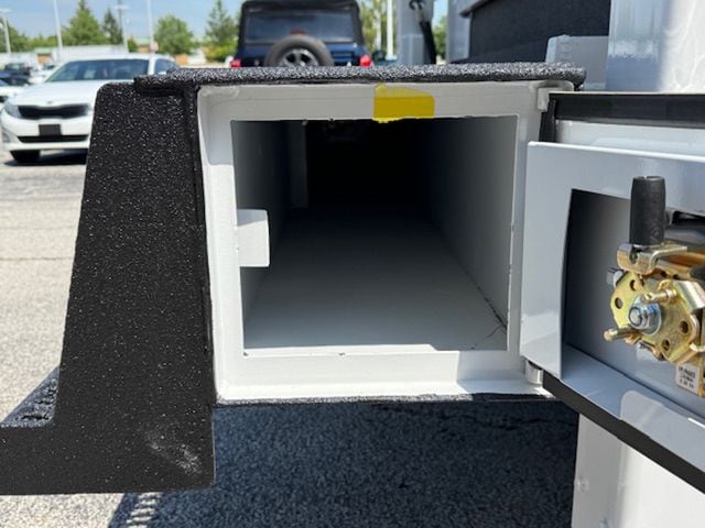 2025 Ford F-550 Super Duty Chassis Cab XL - Photo 39