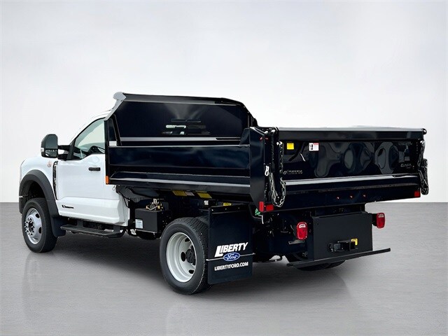 2025 Ford F-550 photo 3