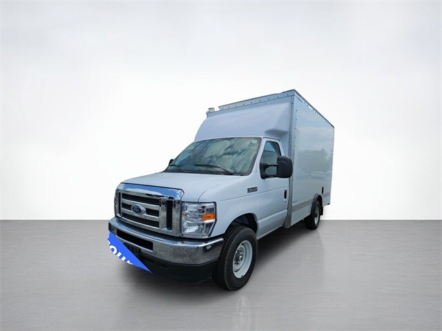 2025 Ford E-350 photo 3