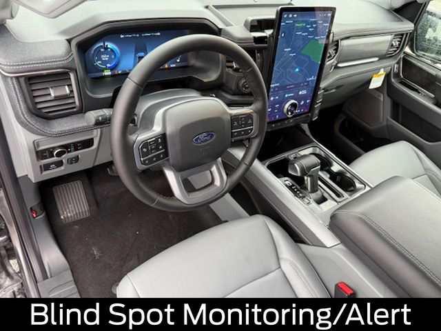 2025 Ford F-150 Lightning Flash - Photo 13