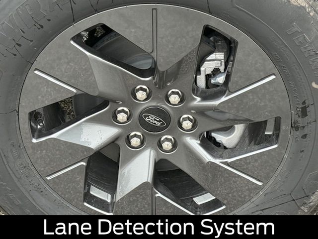 2025 Ford F-150 Lightning Flash - Photo 12