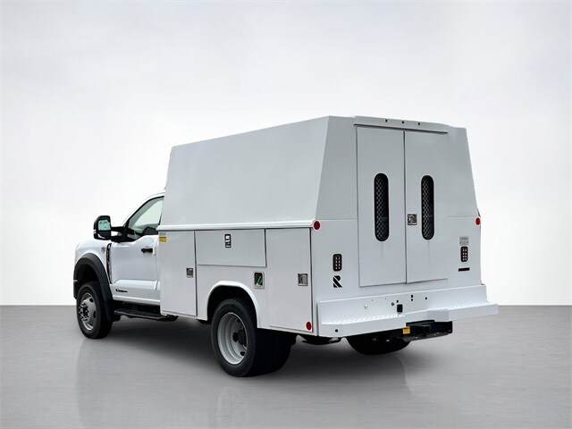 2025 Ford F-550 photo 3
