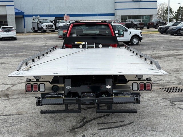 2024 Ford F-550 photo 3