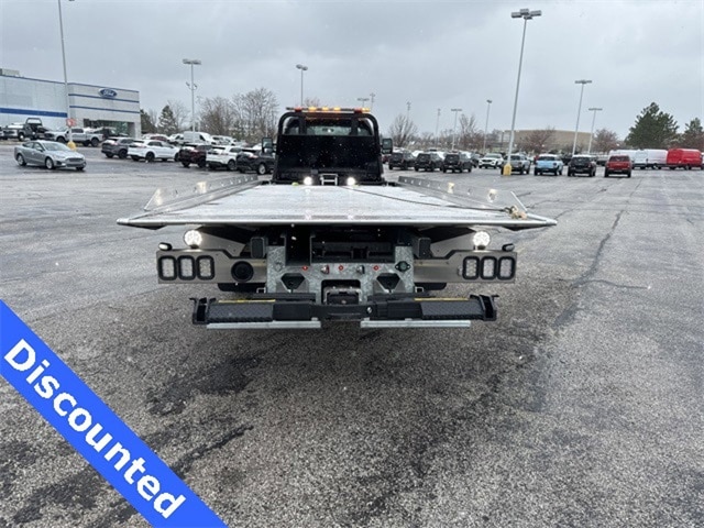 2024 Ford F-650 photo 4