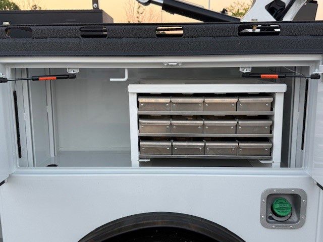 2025 Ford F-550 Super Duty Chassis Cab XL - Photo 34