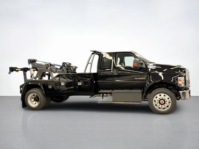 2026 Ford F-750 photo 2