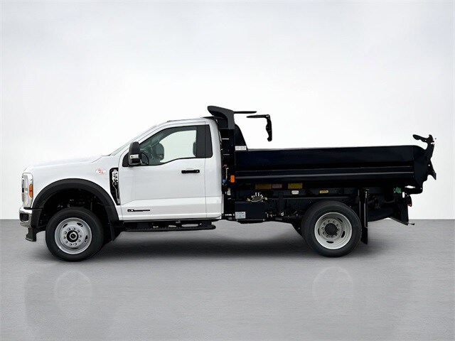 2025 Ford F-550 photo 2