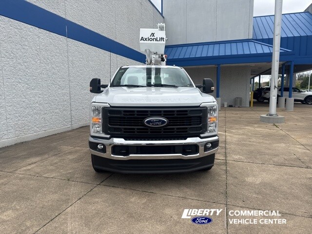 2023 Ford F-350 photo 2