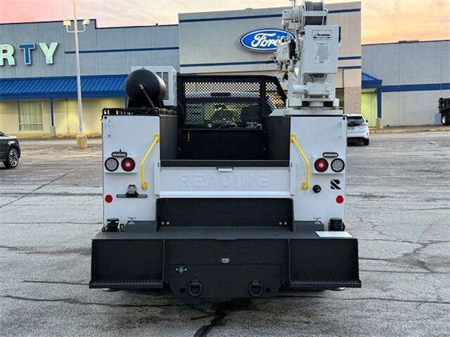 2025 Ford F-750 photo 4