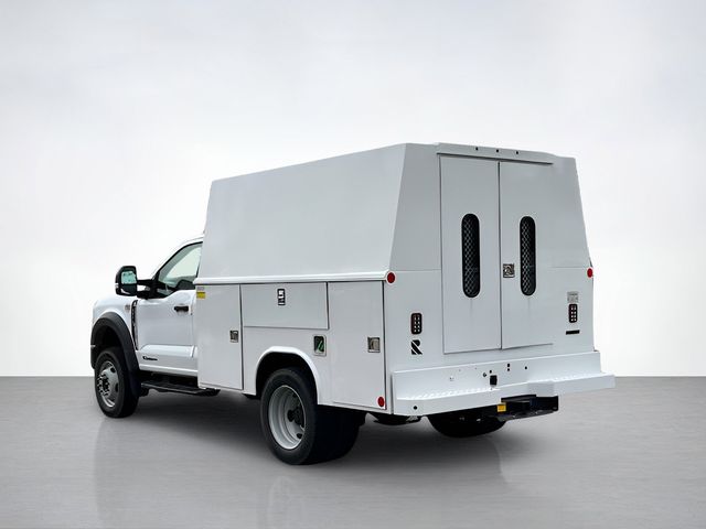 2025 Ford F-550 photo 3
