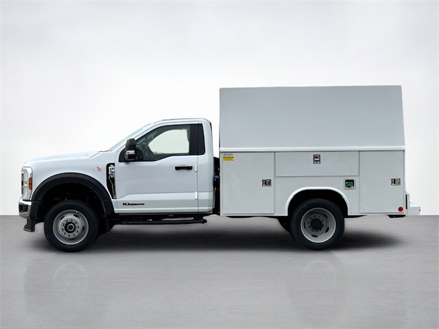2025 Ford F-550 photo 2