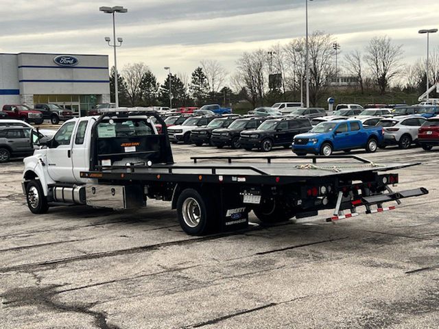 2026 Ford F-650 photo 3