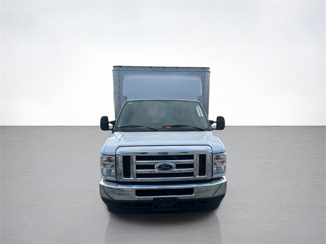2025 Ford E-350 photo 2