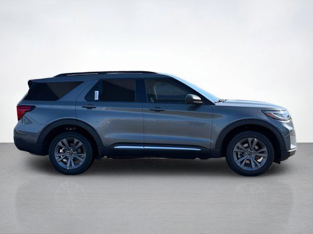 2025 Ford Explorer photo 2