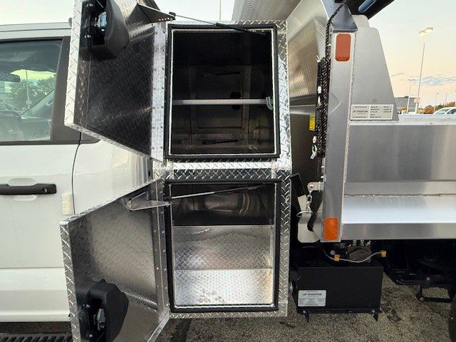 2025 Ford F-600 Super Duty Chassis Cab XL - Photo 38